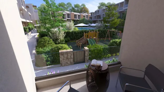 Balkon mit Blick in den Garten der Anlage Orphia