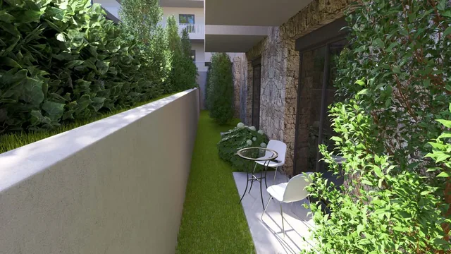 Terrasse mit Garten an der Ferienwohnung Orphia